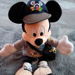 2005 walt disney world mickey stuffie